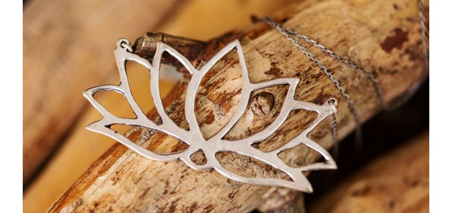 Top Tips for Buying Wholesale Spiritual Jewelry in 2025