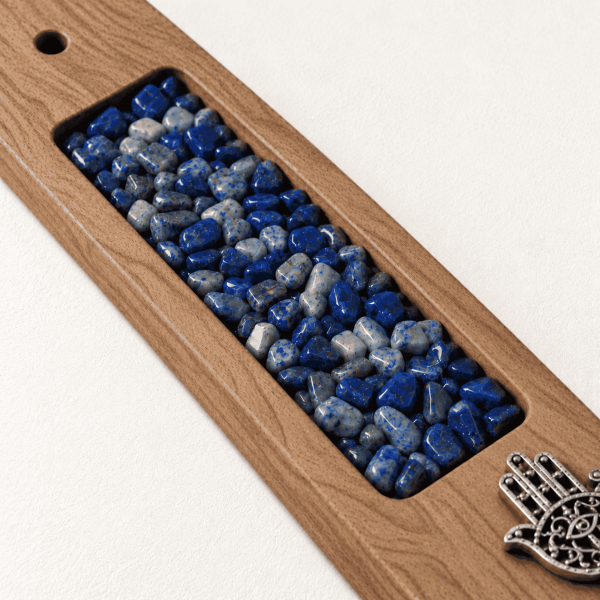 Fatima-Hand-Räucherstäbchenhalter aus Mangoholz, Lapislazuli