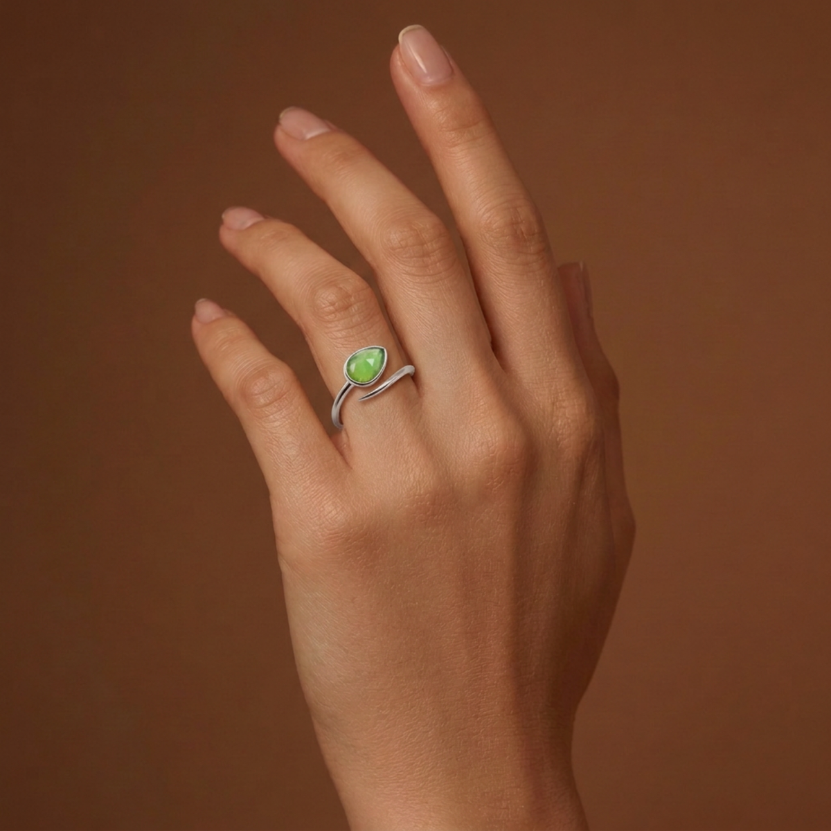 Anello a "serpente" in argento sterling 925 con giada verde